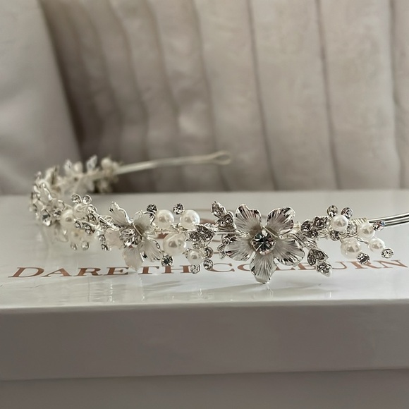 Dareth Colburn Floral Headband - Picture 5 of 5